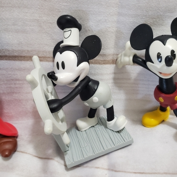 Disney Mickey Mouse Figures Set Of 4 90 Years Of Magic Year 2018 Cake Toppers - Picture 3 of 8